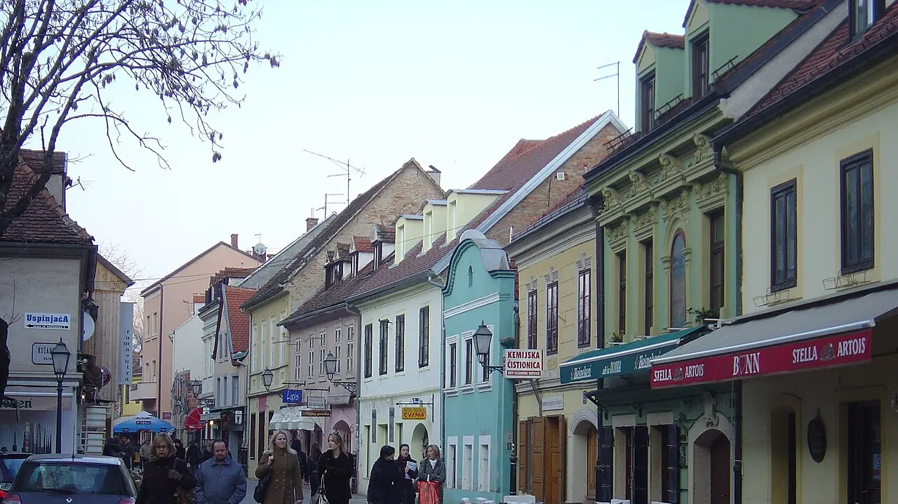 Кафе на улице Ткалчичева в Загребе, Хорватия