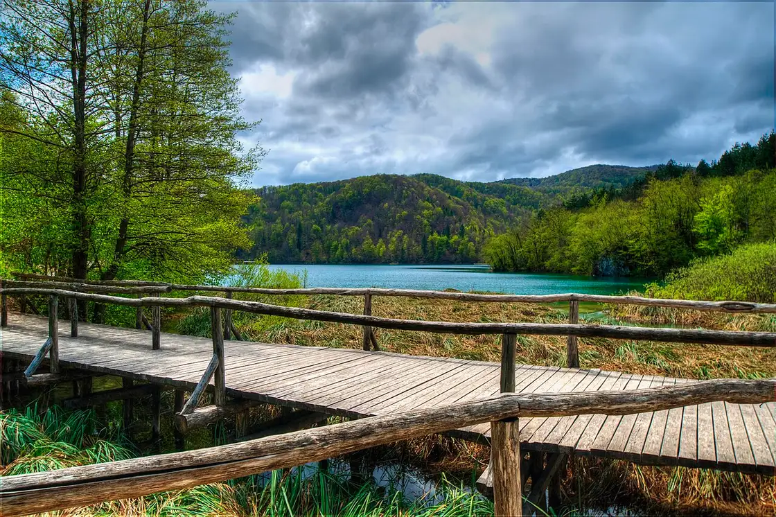 Turquoise lakes and waterfalls with a wooden boardwalk at Plitvice Lakes National Park