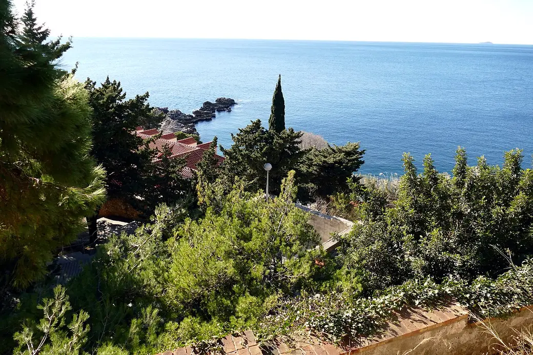 Gradac Park above the sea west of the Dubrovnik walls, the Purple Wedding location