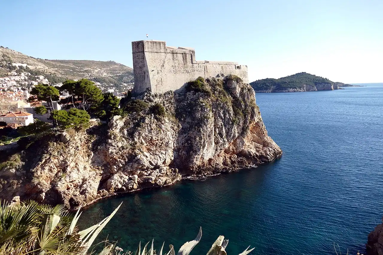 Fort Lovrijenac on its cliff above the turquoise sea outside the Dubrovnik walls