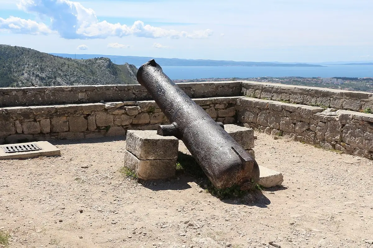 Historic cannon on the battlements of Klis Fortress overlooking the hills