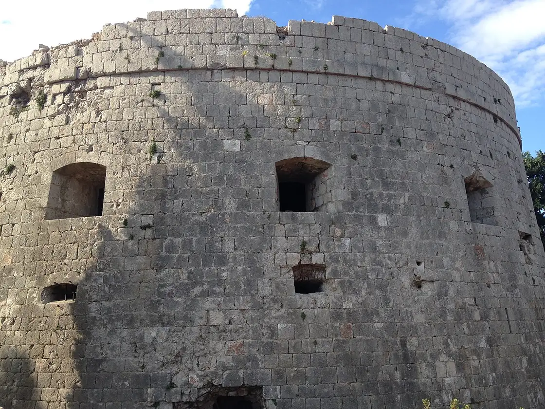 The massive stone wall of the round Fort Royal on Lokrum seen from below