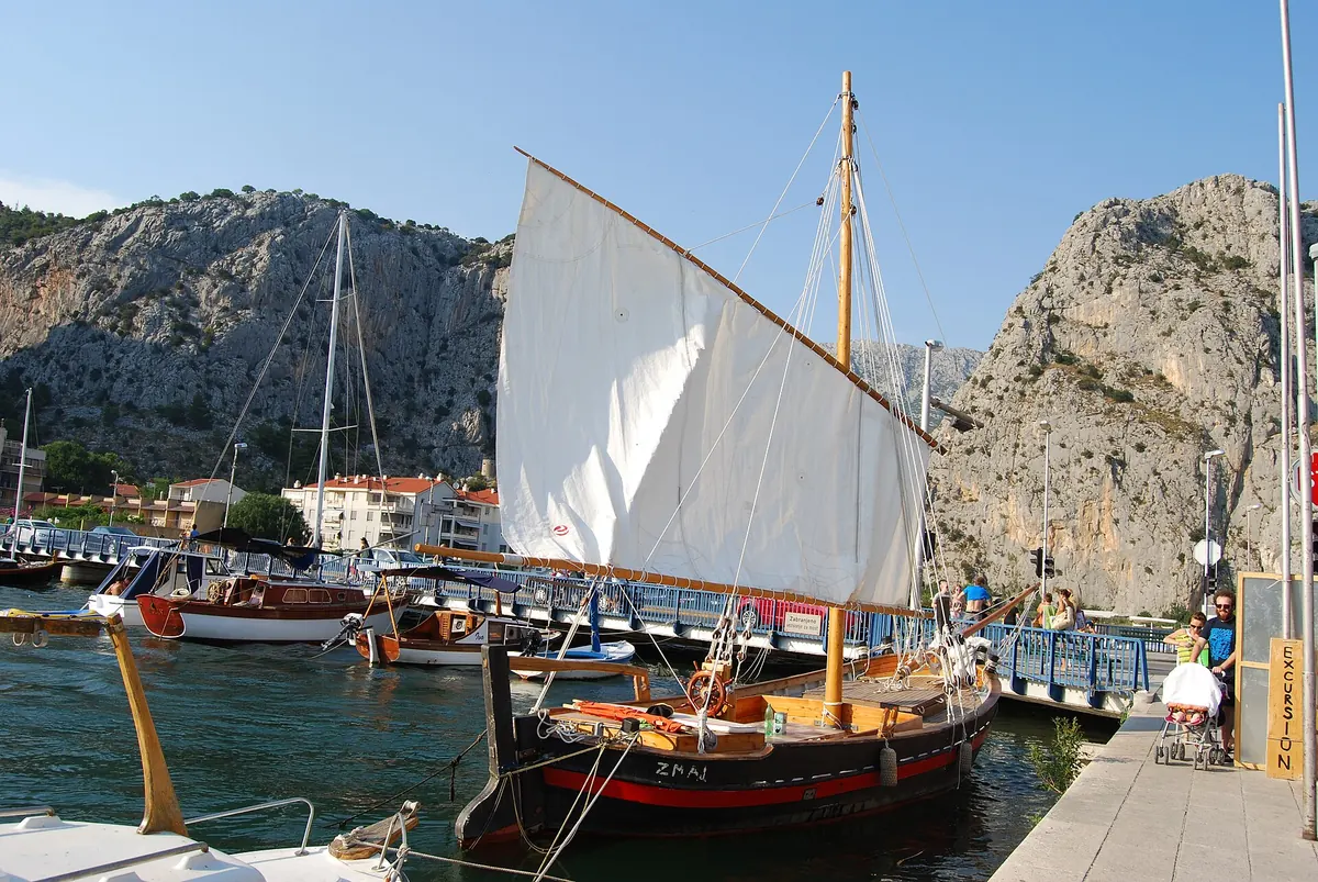 Panorama of Omiš squeezed between the sea and the steep Omiška Dinara ridge
