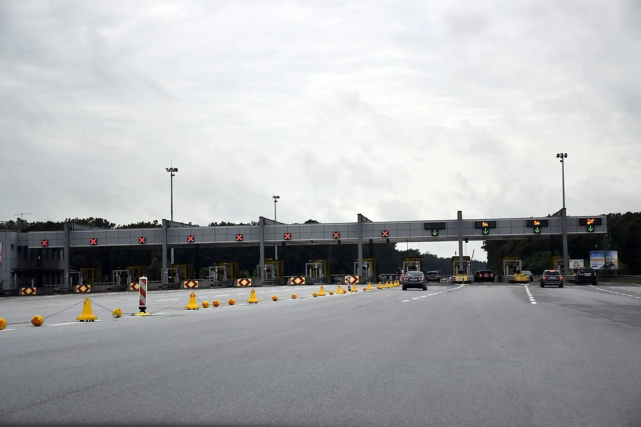 Cars queuing at a Croatian motorway toll plaza