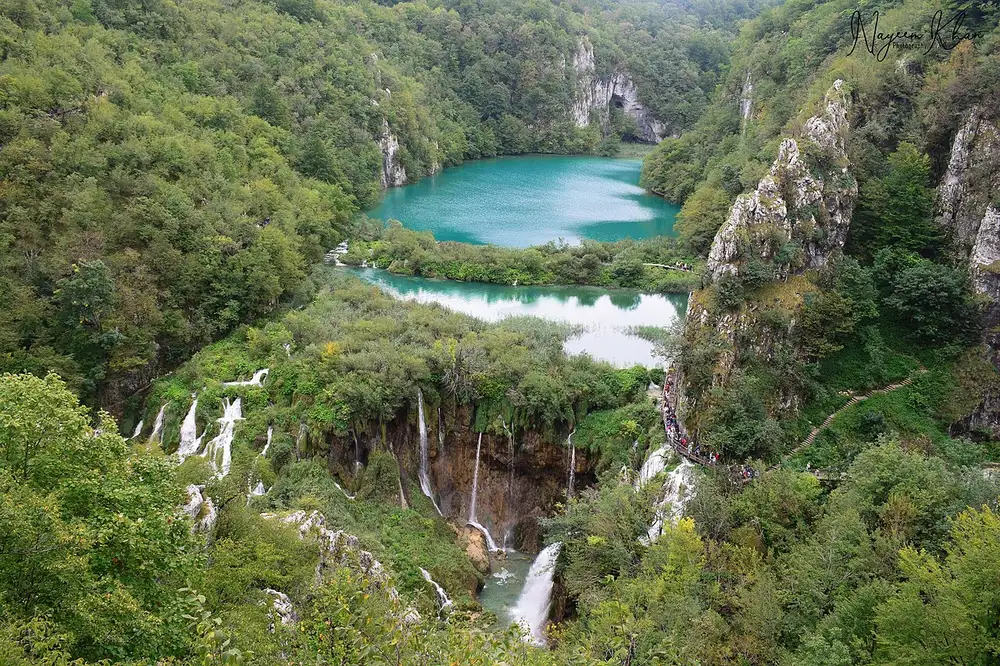Turquoise terraced lakes and waterfalls at Plitvice