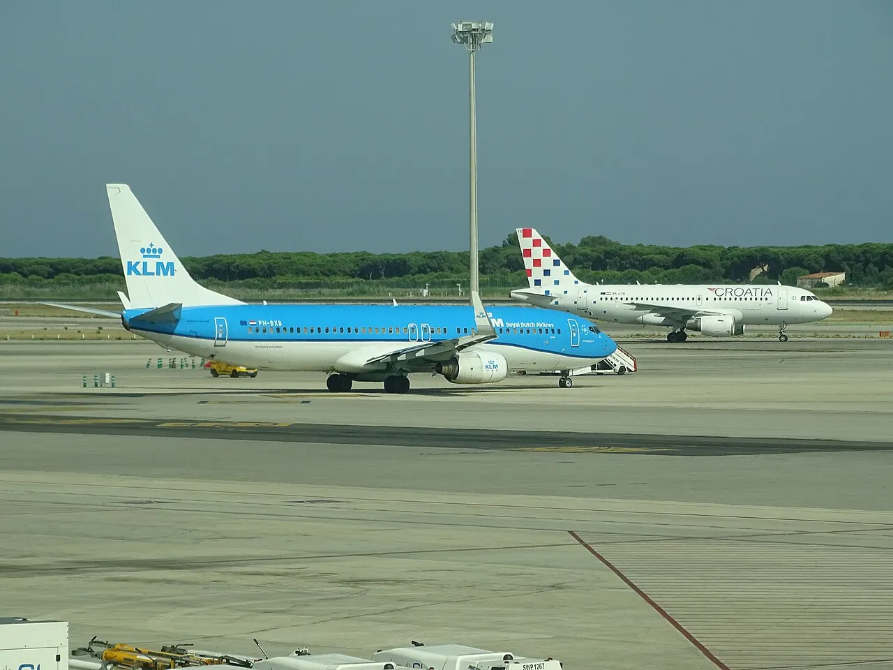 A Croatia Airlines Airbus A319 on the tarmac