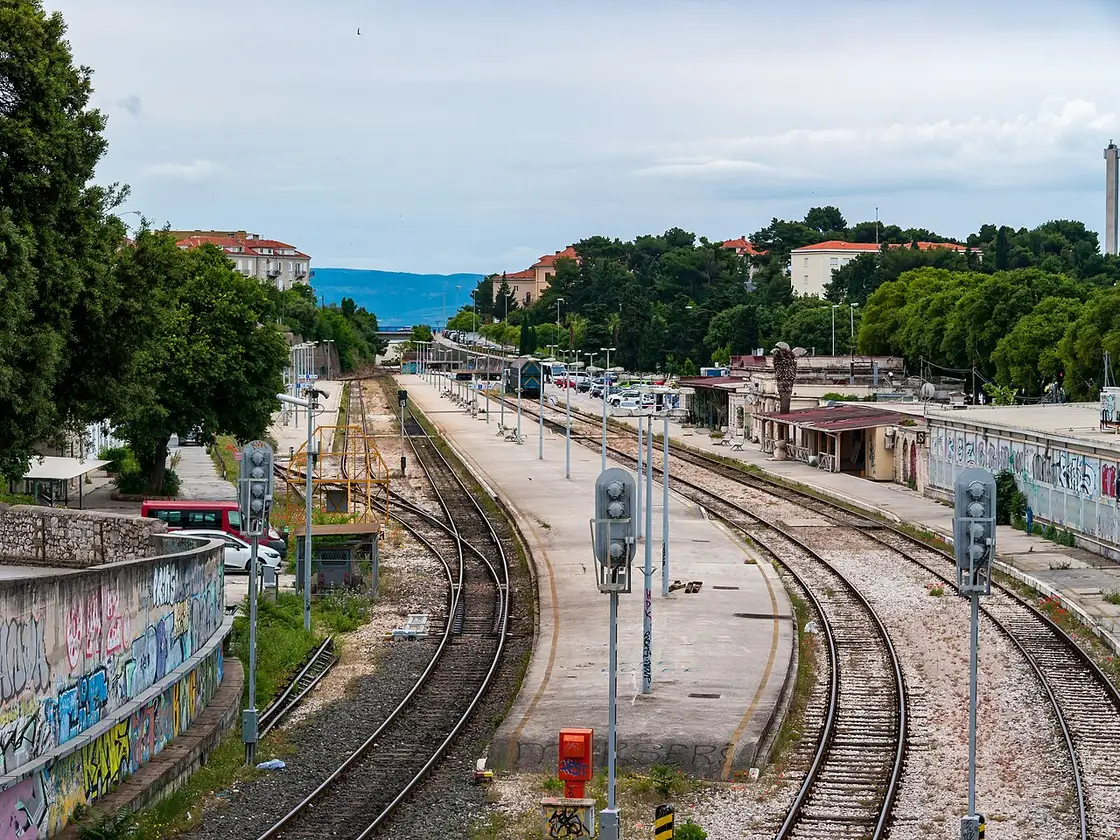 The platform and building at Split's railway station